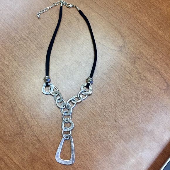 Silver Hammered necklace - Picture 2 of 6